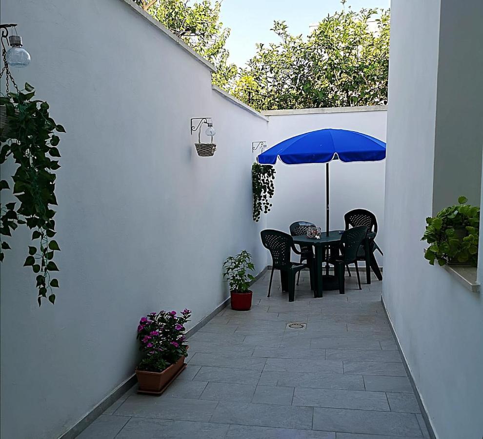 A Casa Di Sante Villa Arnesano Exterior photo
